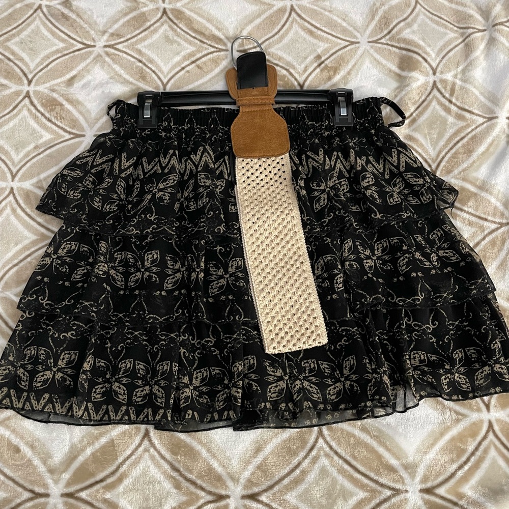 Black and gold skirt with belt